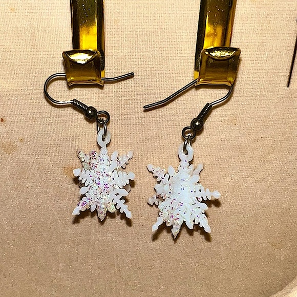 Vintage 3D Glitter Snowflake Dangle Earrings - Picture 4 of 7